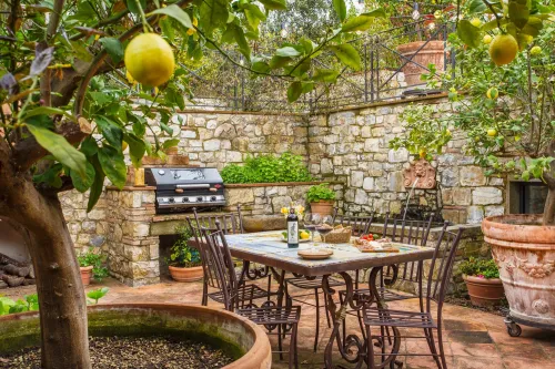 tuscanfarmhouseestate-5-outdoor-dining