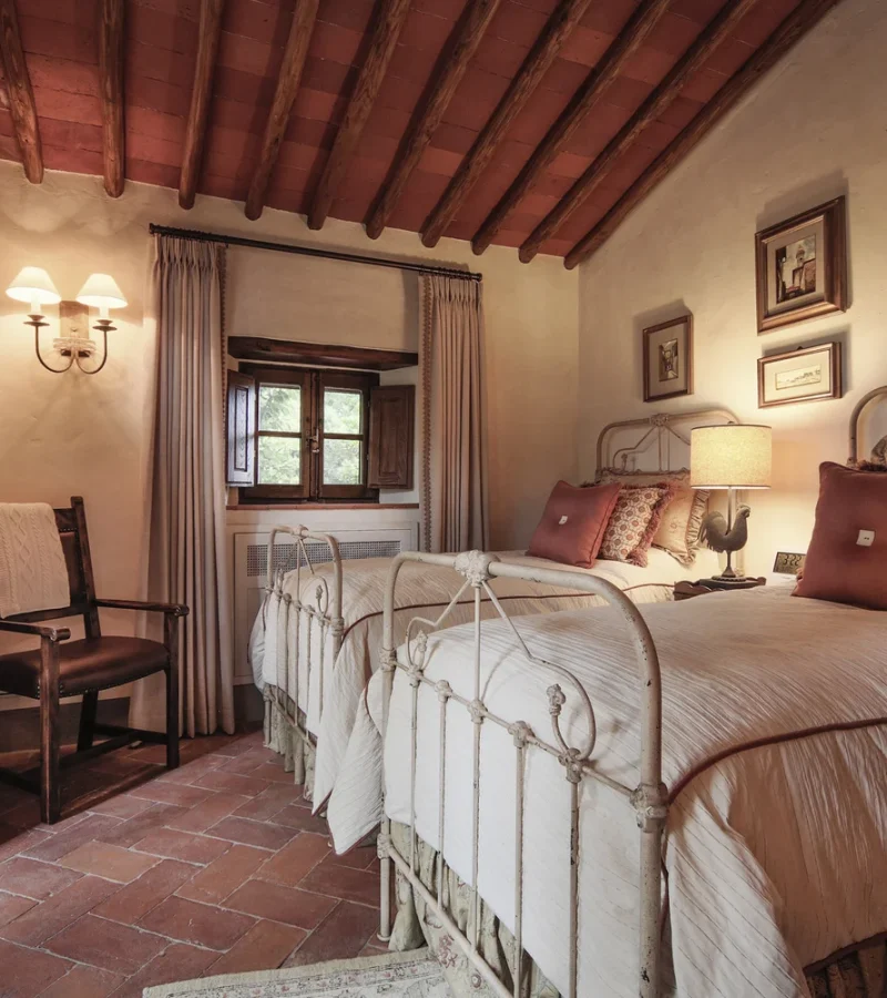 TuscanFarmhouseEstate-20-twin-beds