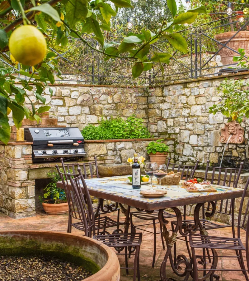 TuscanFarmhouseEstate-5-Outdoor-Dining